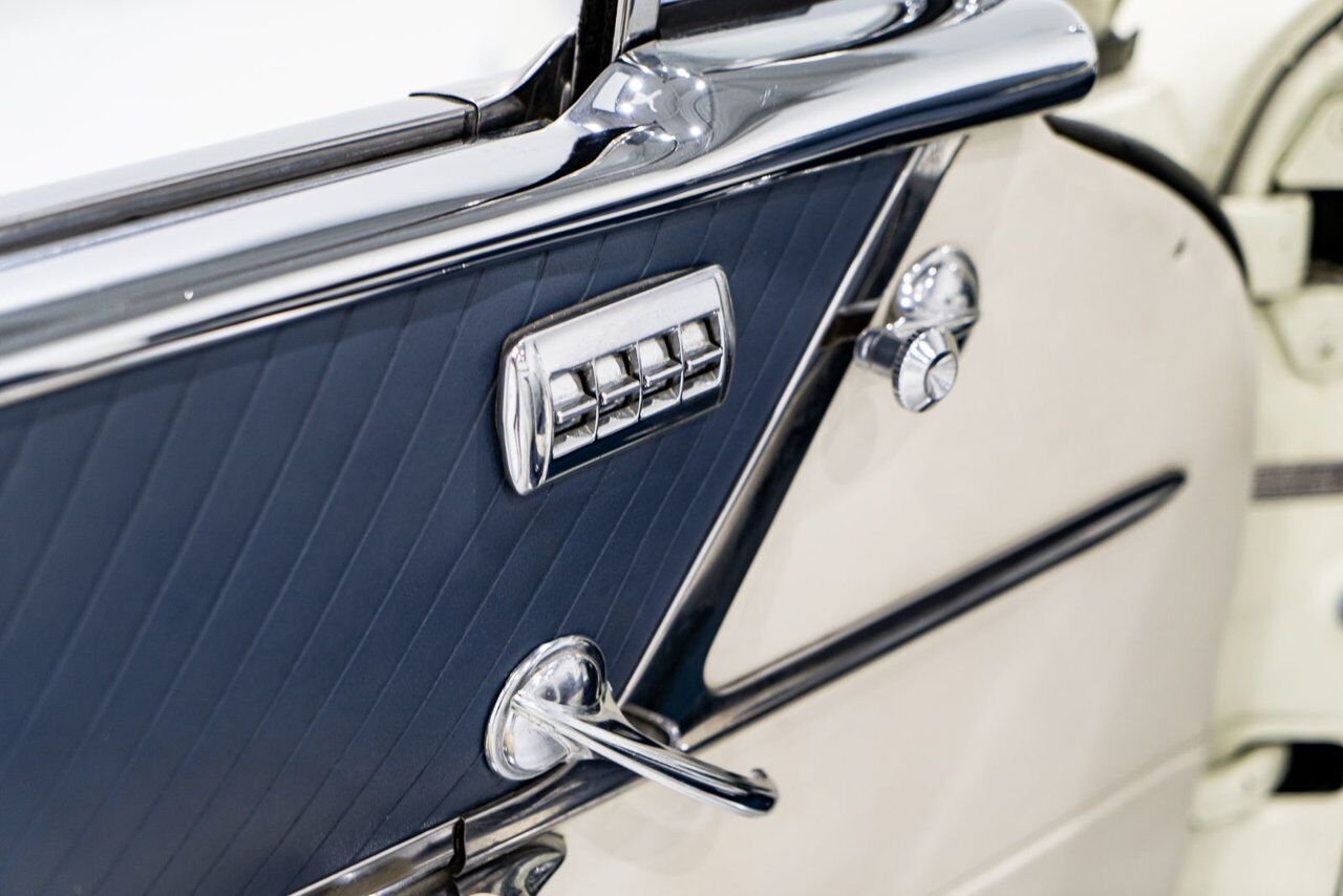 Pontiac Bonneville *PRICE IN USD* Fuel injected 347/315HP 1 of 630 produced 1957 Blanc Montréal - photo #67