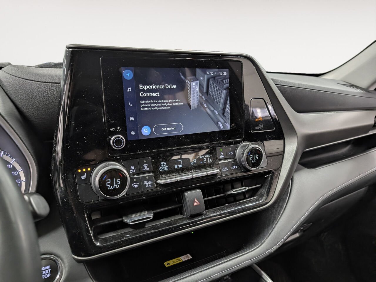 Toyota Highlander XLE/AWD/SIÈGES CHAUFFANTS/VOLANT CHAUFFANT/TOIT OUVRANT/BLUETOOTH/AC BIZONE 2023 Frisson glacé nacré Sherbrooke - photo #16
