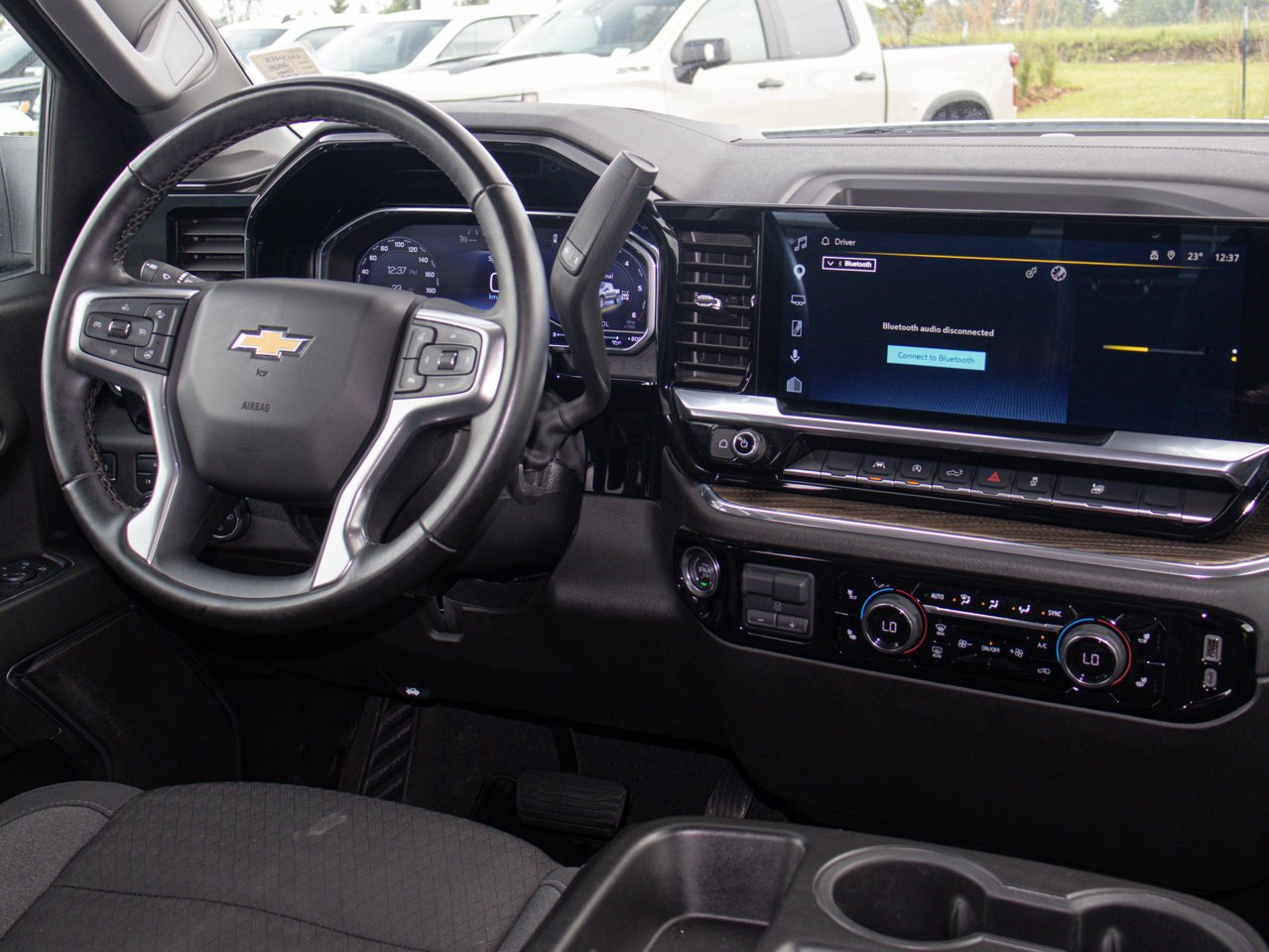 2025 Chevrolet Silverado 1500 4WD Crew Cab 147 LT White Sherwood Park - photo #27