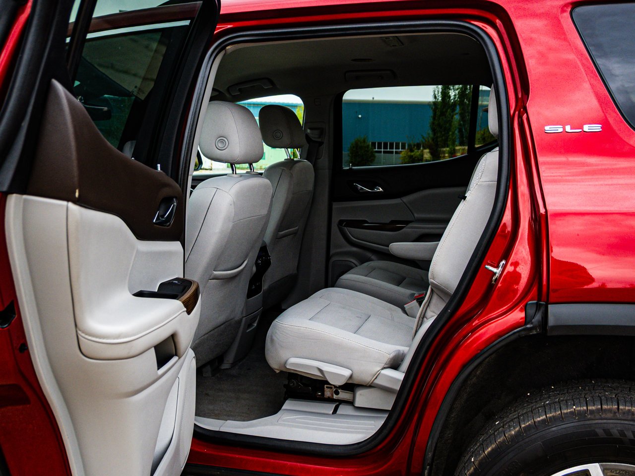 2023 GMC Acadia AWD 4dr SLE Red Sherwood Park - photo #30