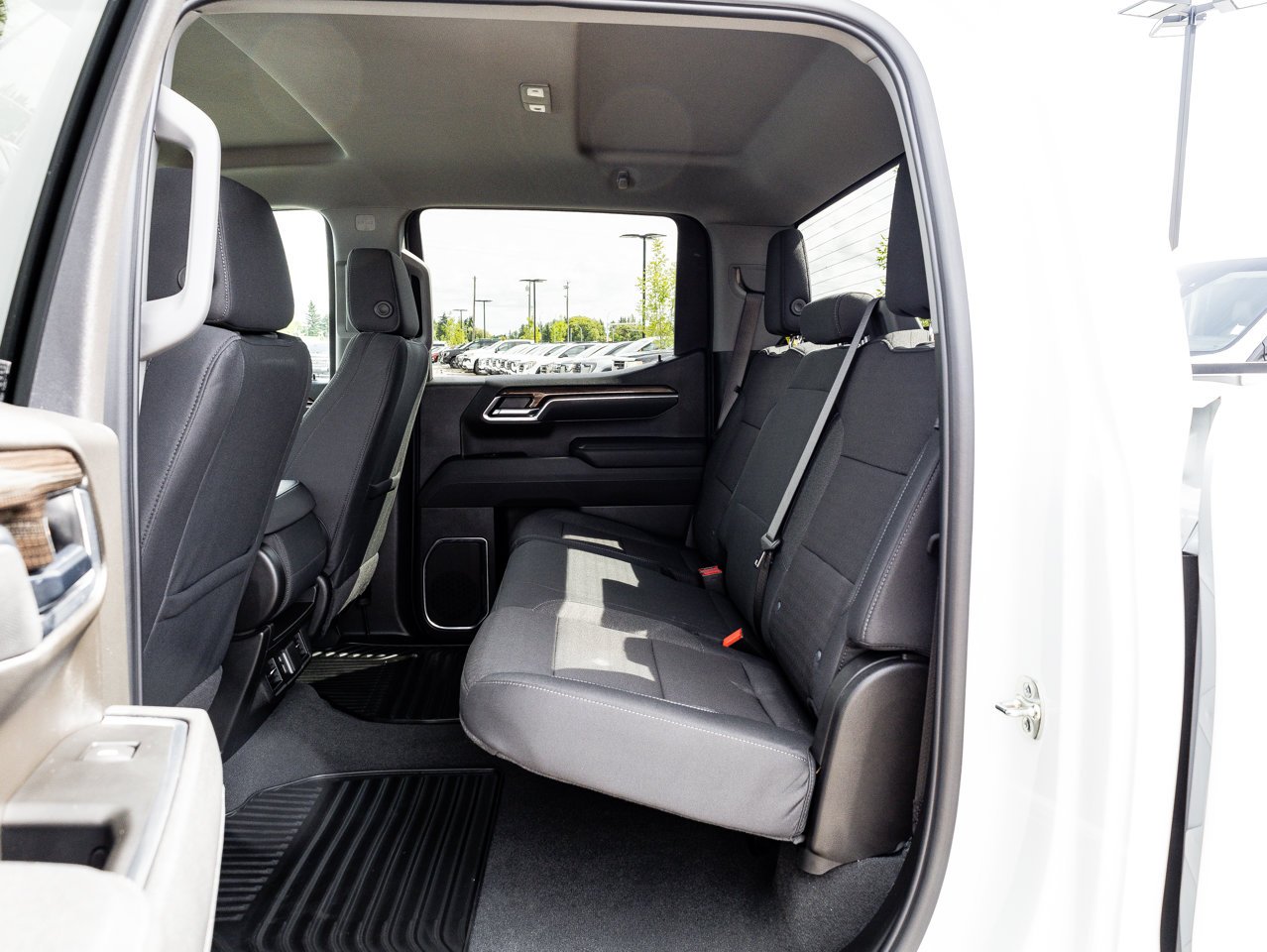 2026 Chevrolet Silverado 1500 4WD Crew Cab 147 LT White Sherwood Park - photo #28