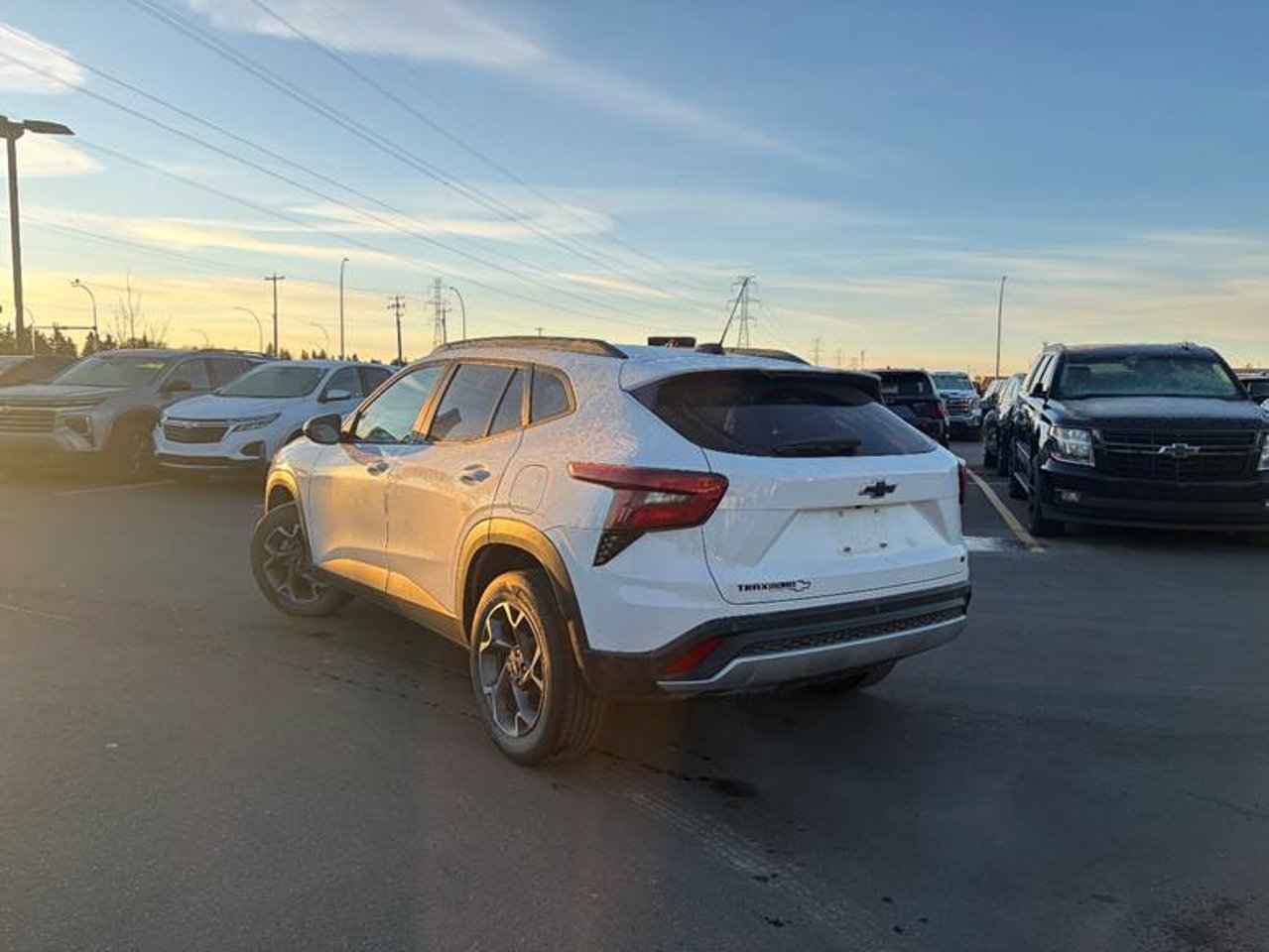 2025 Chevrolet Trax FWD 4dr LT White Sherwood Park - photo #3