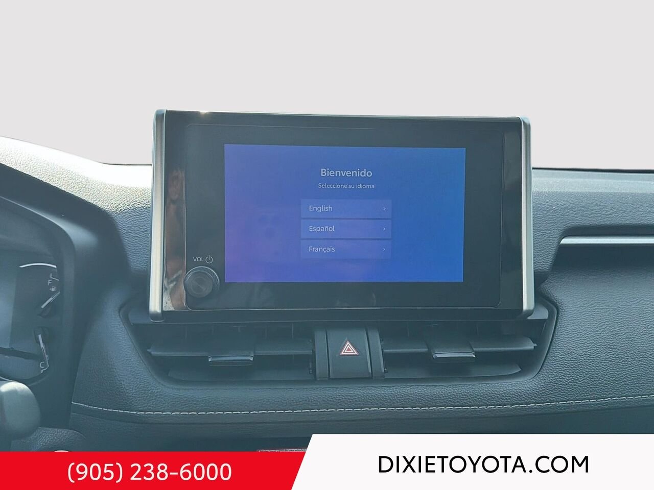 2024 Toyota RAV4 XLE AWD / CLEAN CARFAX / HEATED SEATS / MOONROOF / BACKUP CAMERA White Mississauga - photo #14