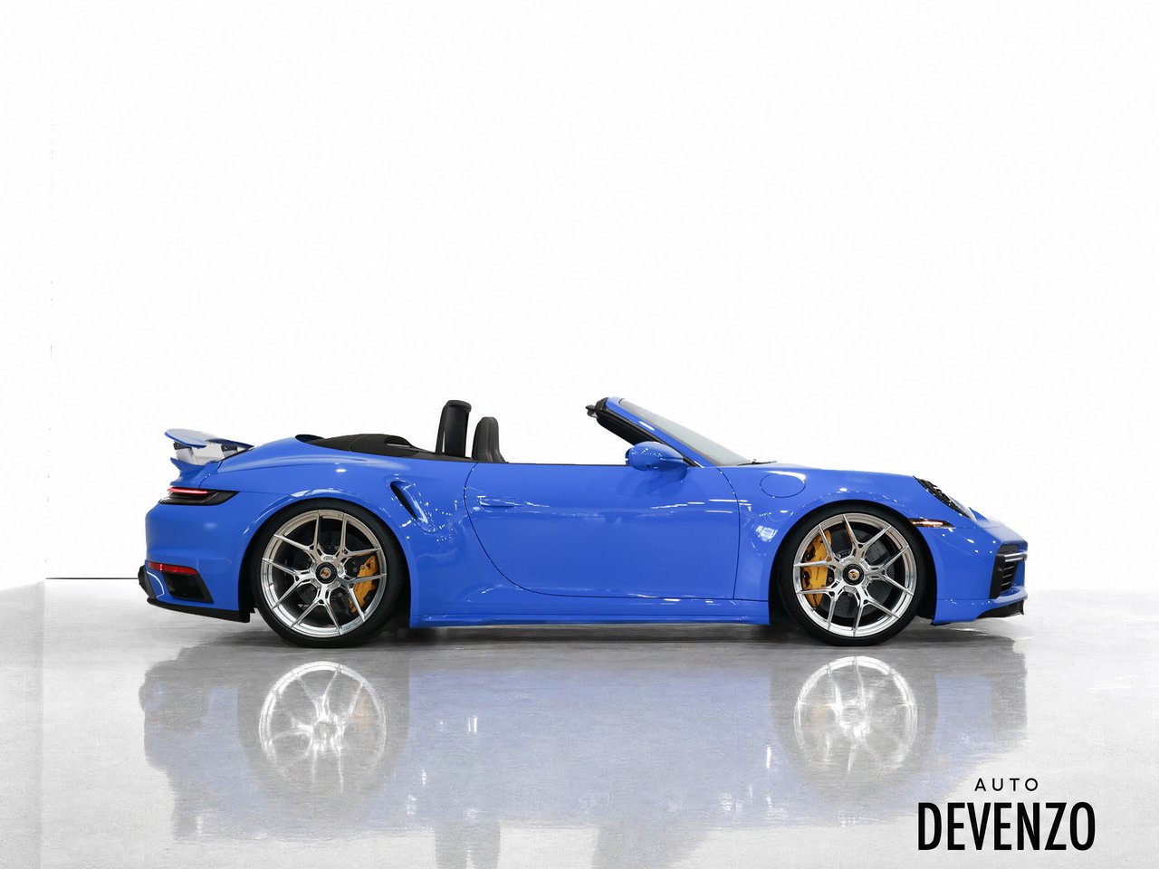 Porsche 911 2023 Bleu Saint-Eustache - photo #1