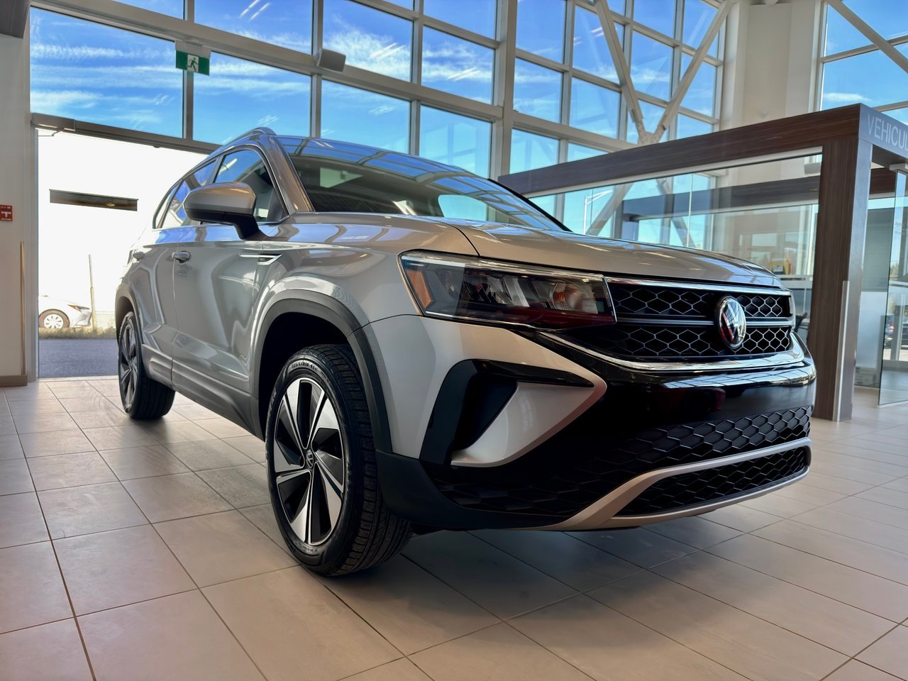2023 Volkswagen Taos Blue Notre-Dame-des-Prairies - photo #6