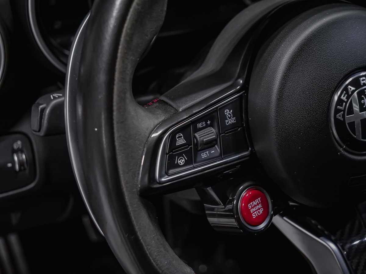 Alfa Romeo Giulia QUADRIFOGLIO CARBON TOIT CARBONE ASSIST CONDUITE 2021 Rouge Montréal - photo #28