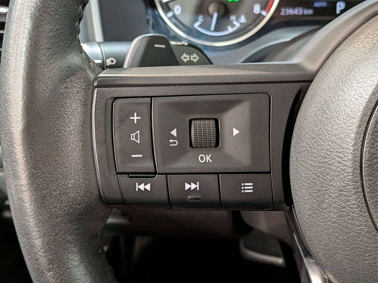 2024 Nissan Rogue AWD SV Moonroof Red Val-David - photo #16