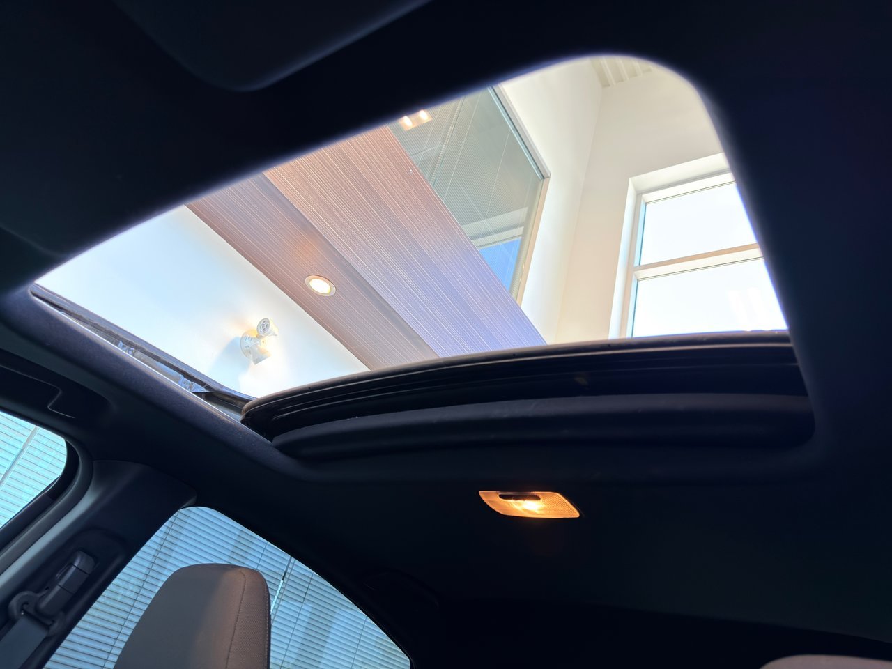 2021 Honda HR-V Black Notre-Dame-des-Prairies - photo #14