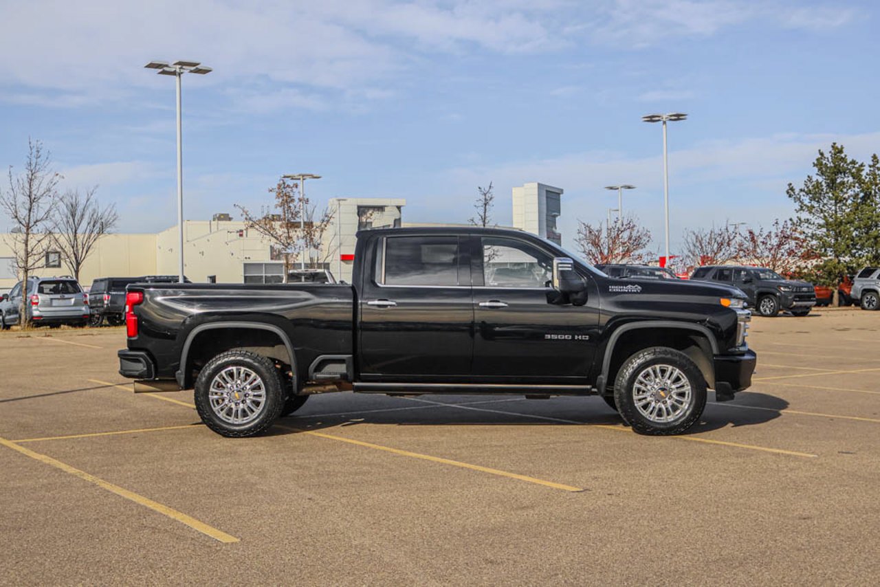 2022 Chevrolet Silverado 3500HD 4WD Crew Cab 159 High Country Black Sherwood Park - photo #9