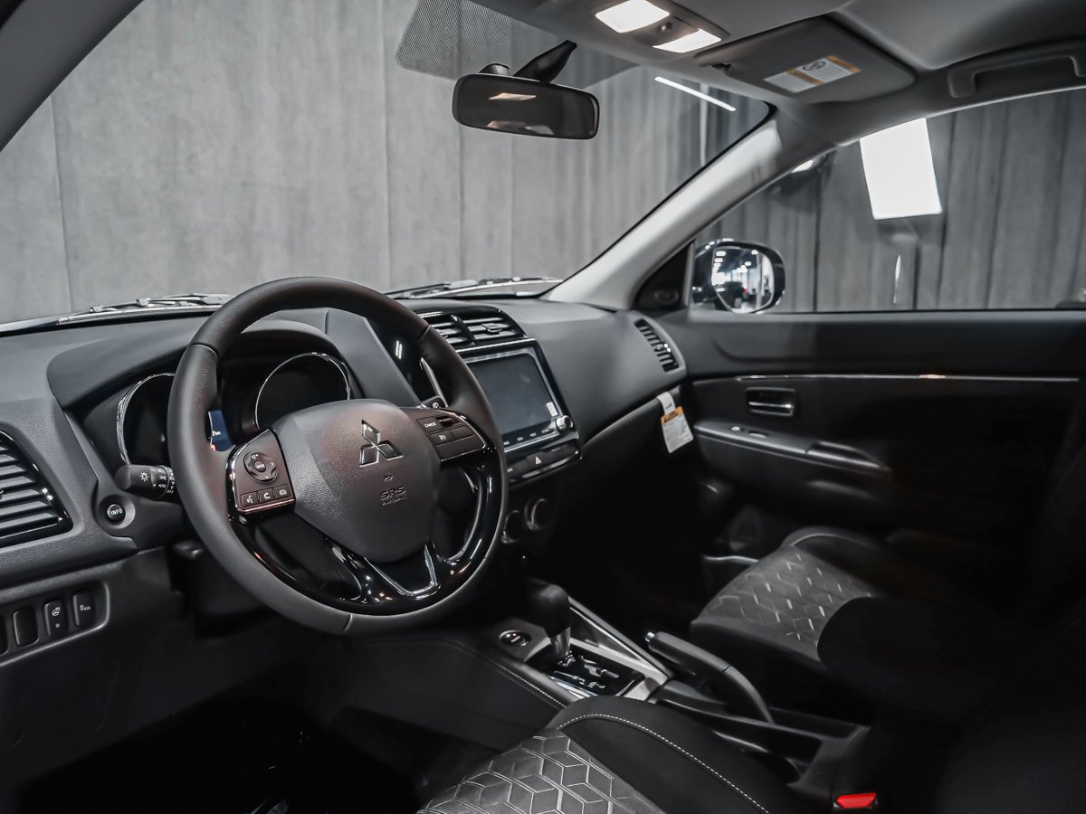 2027 Mitsubishi RVR SE Titanium Grey Montreal - photo #6