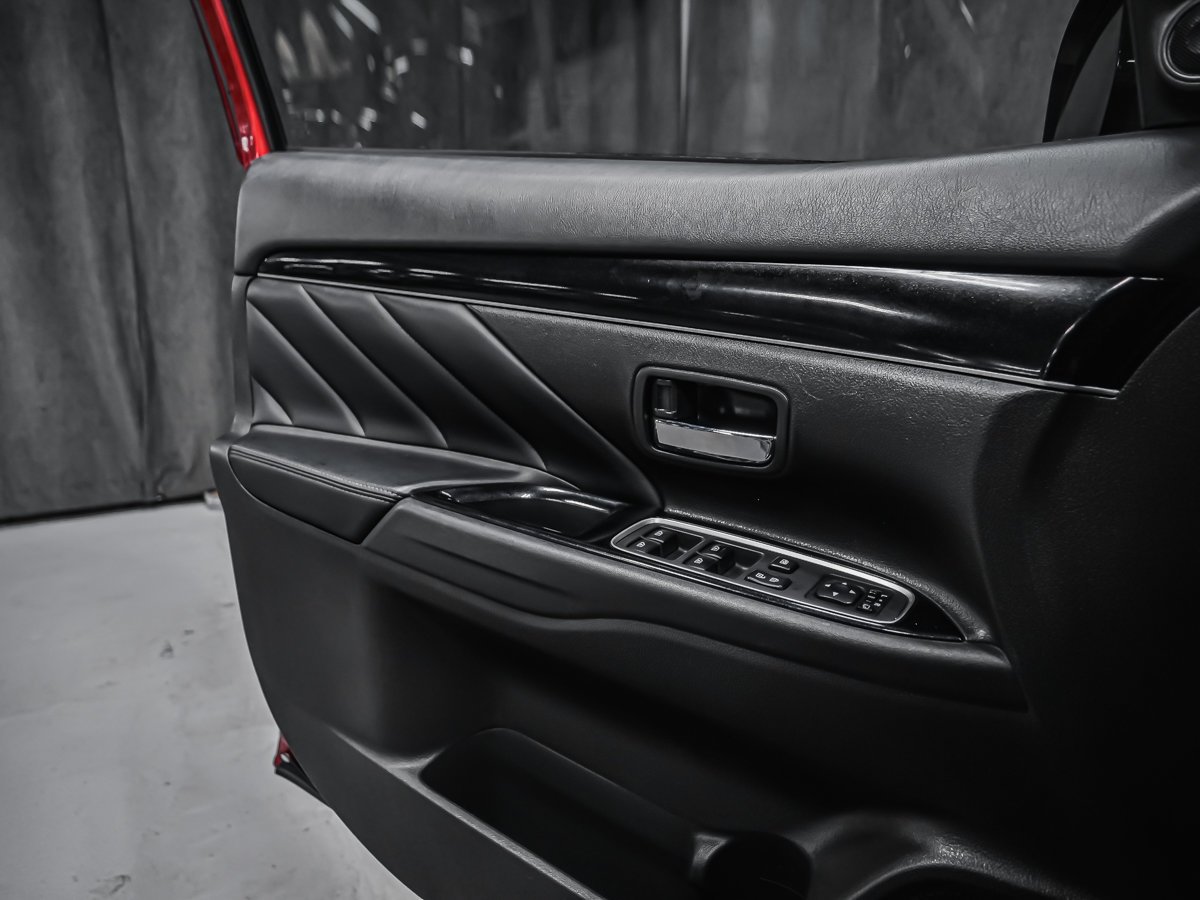 Mitsubishi Outlander PHEV 2021 Rouge Montréal - photo #9