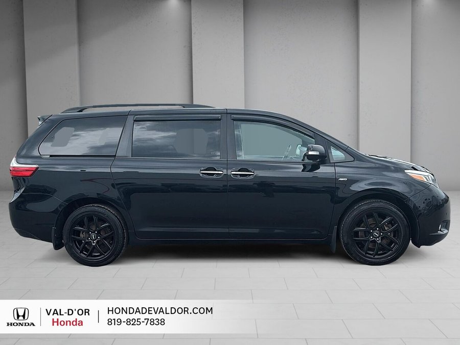 Toyota Sienna XLE 7 places 5 portes AWD 2017 2017 Noir