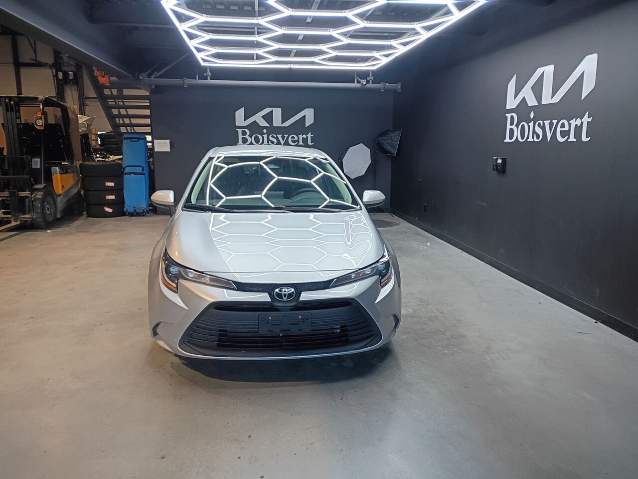 Toyota Corolla 2023 Argent Blainville - photo #1