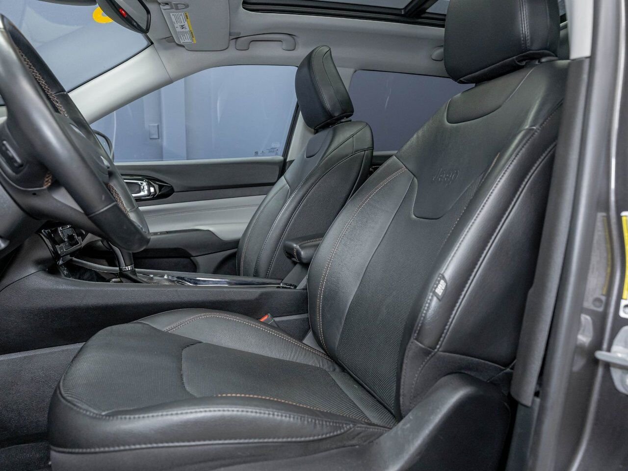 2022 Jeep Compass LIMITED 4X4 *TOIT* NAV CUIR SIÈGES VENTIL ALPINE Granite Crystal Saint-Jérôme - photo #11