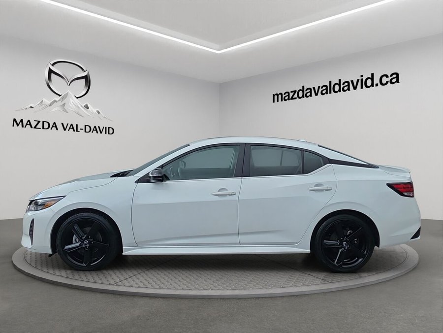 Nissan Sentra SR CVT, toit ouvrant, commande audio au volant, cruise control 2024 Blanc
