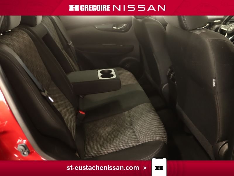 2017 Nissan Qashqai Red Saint-Eustache - photo #39