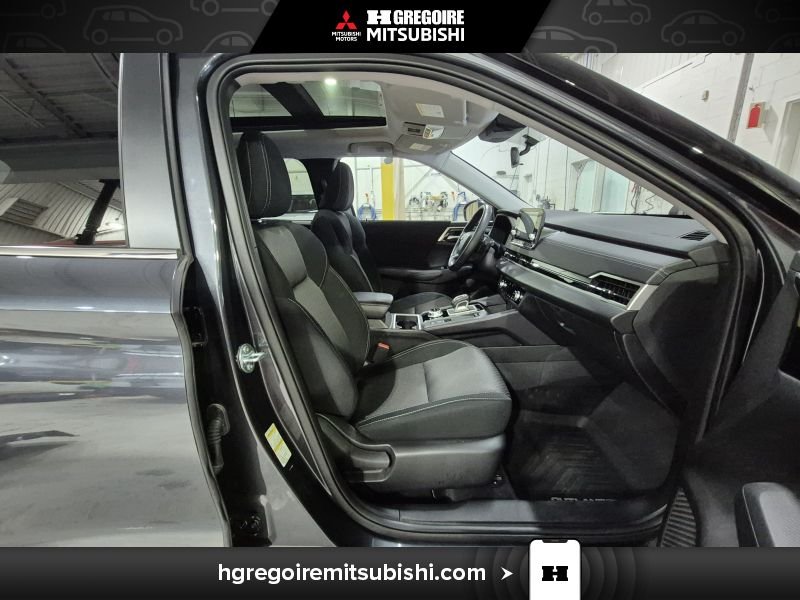 2025 Mitsubishi Outlander Plug-In Hybrid Grey Blainville - photo #16