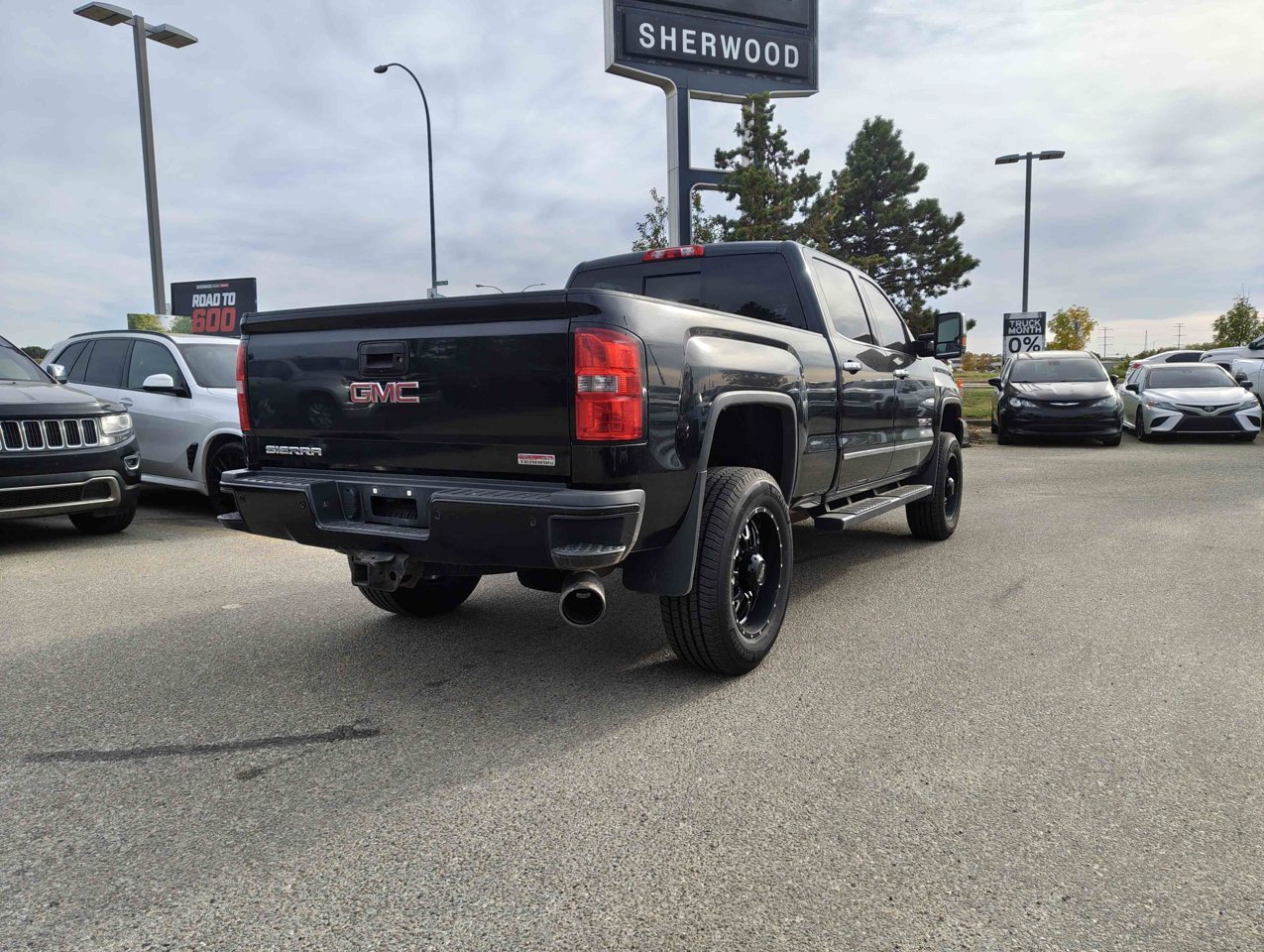 2015 GMC Sierra 2500HD 4WD Crew Cab 153.7 SLT Black Sherwood Park - photo #5
