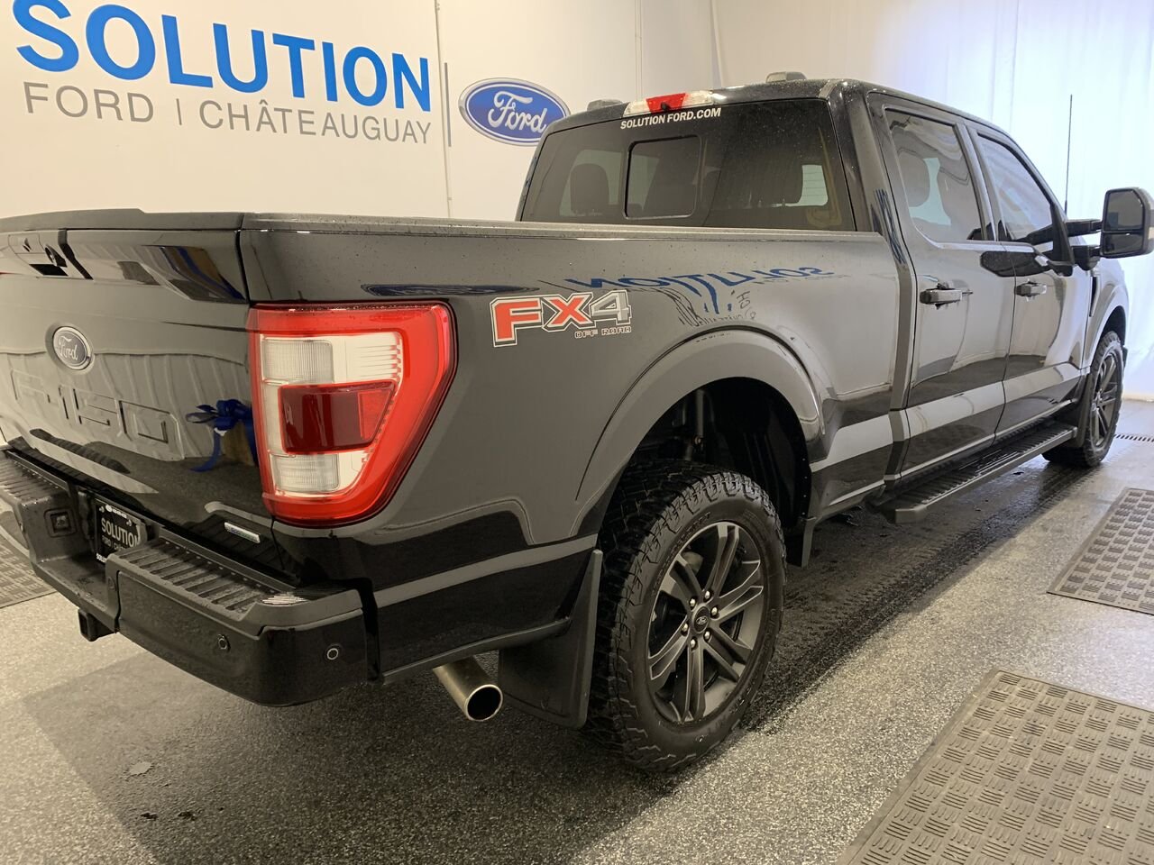 Ford F-150 LARIAT CREW CAB 502A, MAX TOW, GEN 2.0KW 2022 Noir Châteauguay - photo #9