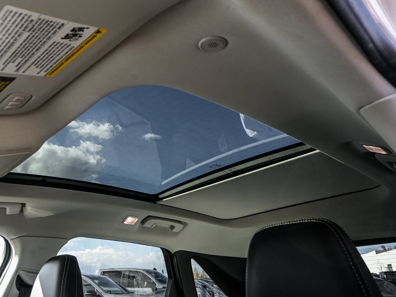 2022 Ford Escape Titanium Plug-In Hybrid FWD White Sherwood Park - photo #14