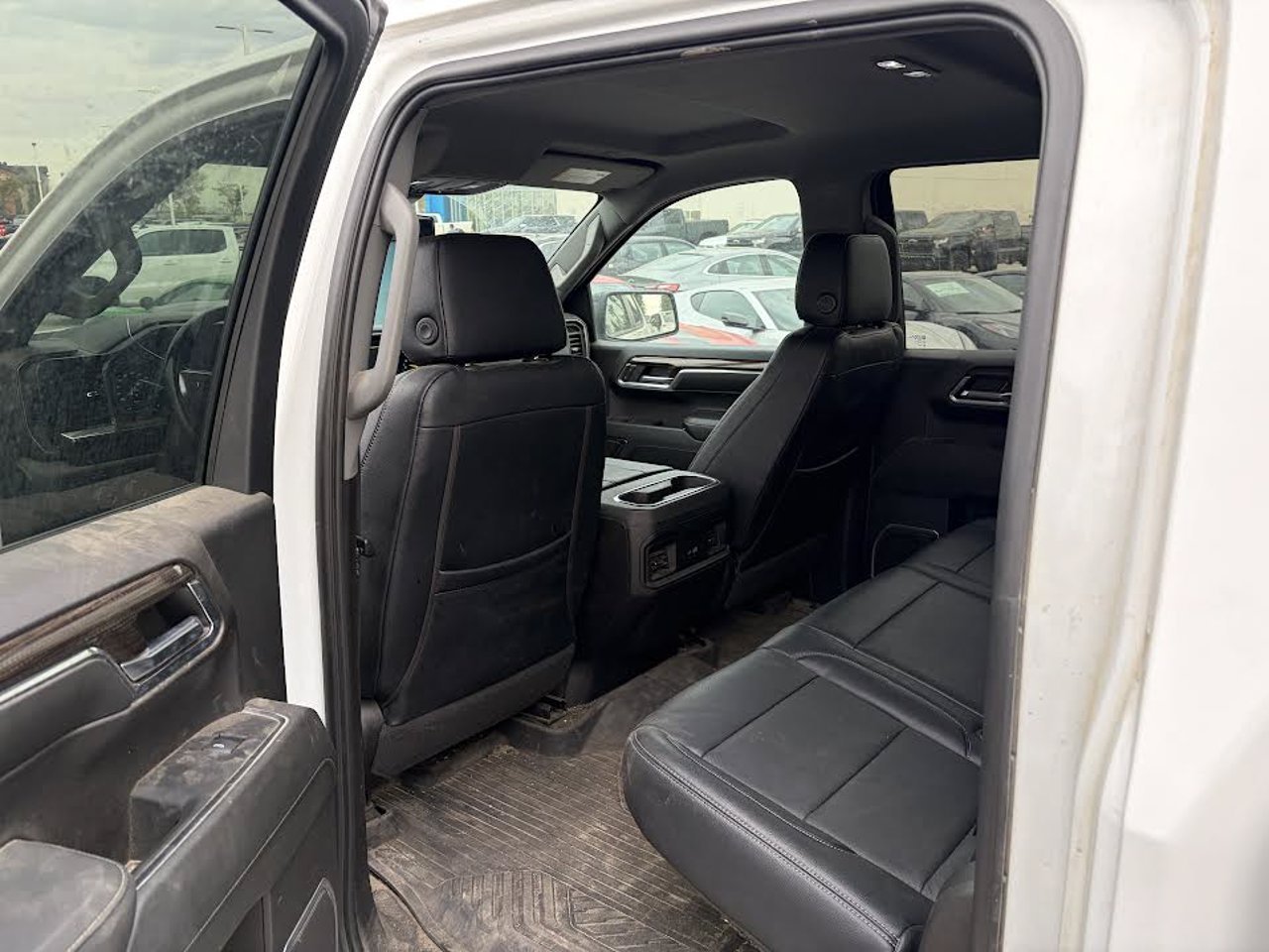 2023 Chevrolet Silverado 1500 4WD Crew Cab 147 RST White Sherwood Park - photo #5