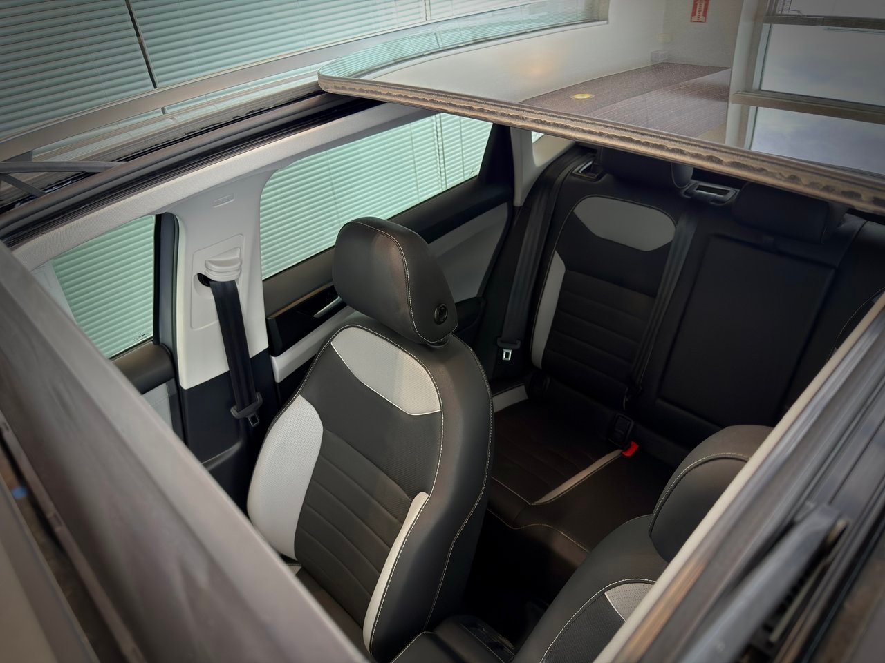 Volkswagen Taos 2023 Argent Notre-Dame-des-Prairies - photo #12