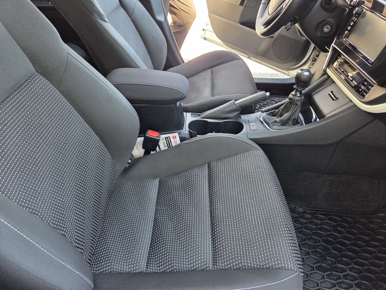2018 Toyota COROLLA IM Silver Mont-Laurier - photo #11
