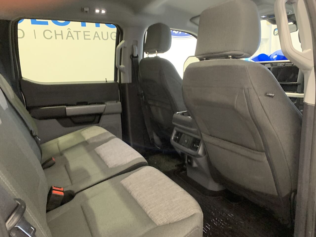 Ford Super Duty F-250 SRW XLT F250 XLT, 4X4, DIESEL, PRET A TRAVAILLER 2024 Blanc Châteauguay - photo #19