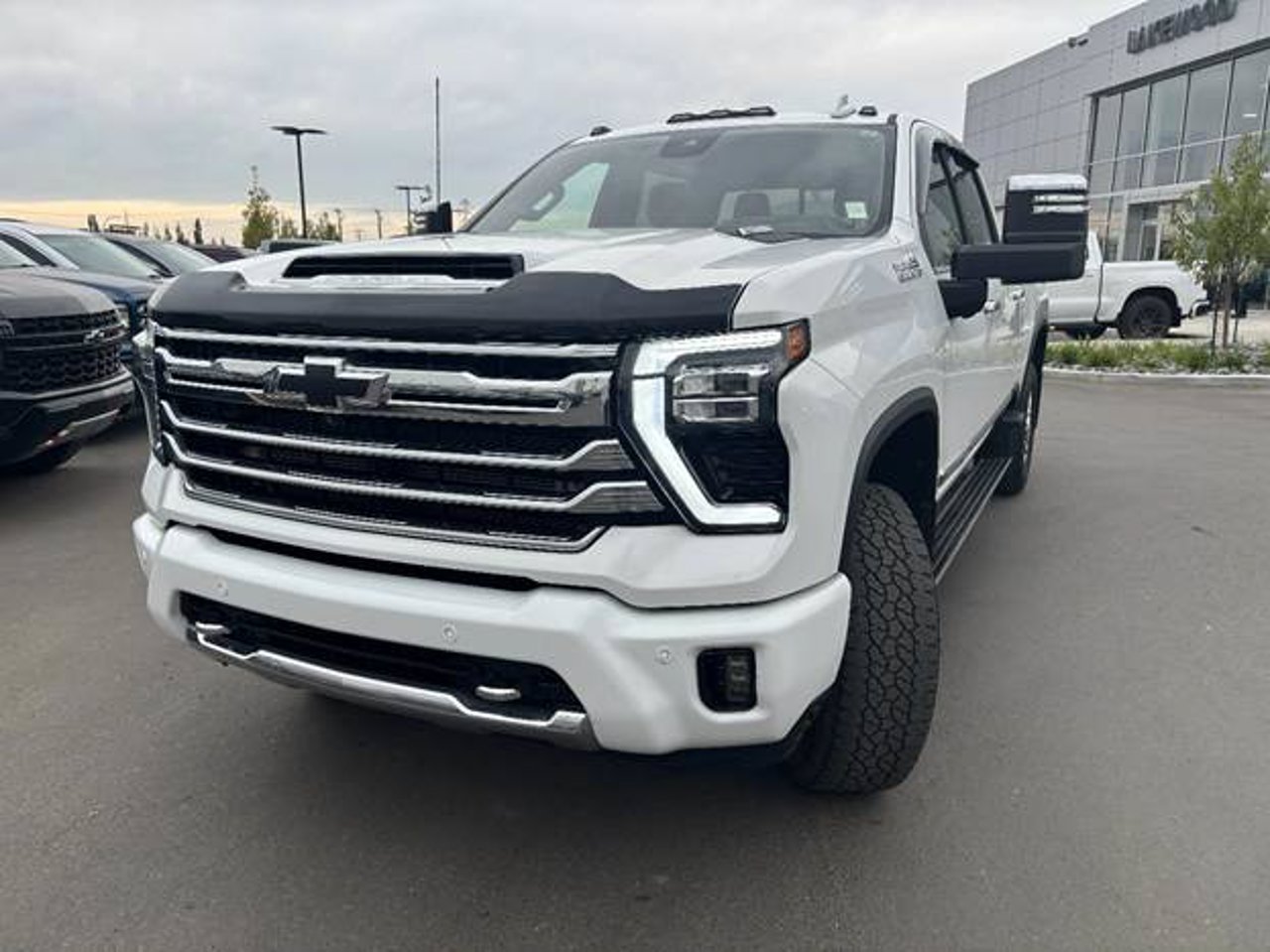 2024 Chevrolet Silverado 3500HD 4WD Crew Cab 159 High Country White Sherwood Park - photo #2