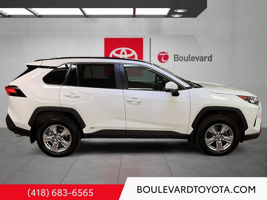 Toyota RAV4 Hybride LE, AWD 2022 Blanc