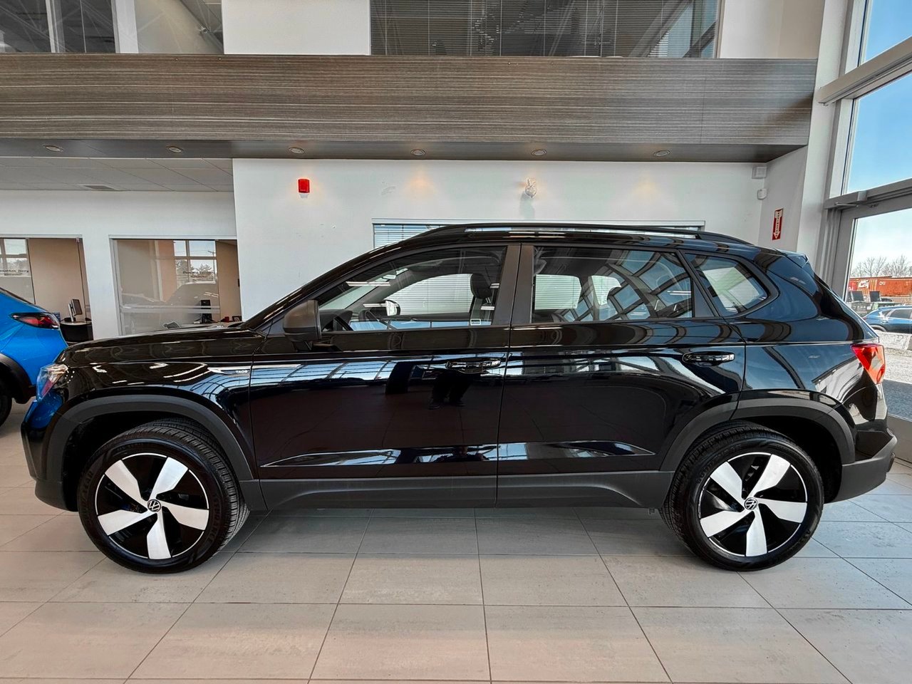 2024 Volkswagen Taos Black Notre-Dame-des-Prairies - photo #10
