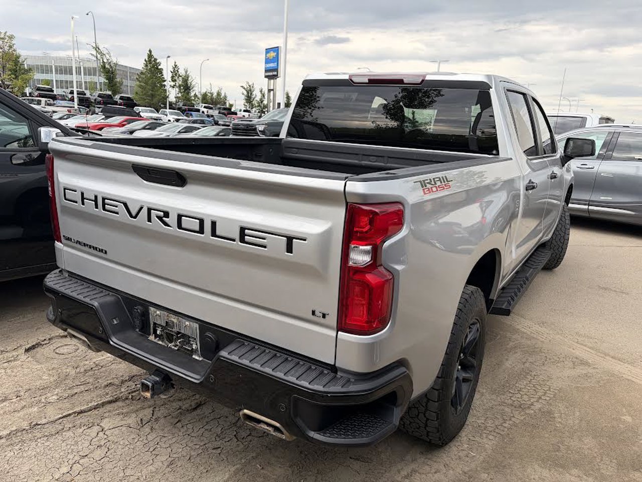 2022 Chevrolet Silverado 1500 LTD 4WD Crew Cab 147 LT Trail Boss Grey Sherwood Park - photo #4