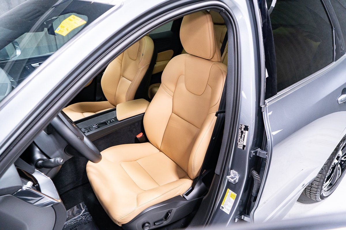 2020 Volvo XC60 T6 MOMENTUM PLUS Grey Montreal - photo #15
