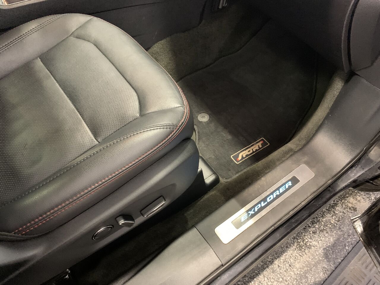 2017 Ford Explorer Black Châteauguay - photo #18