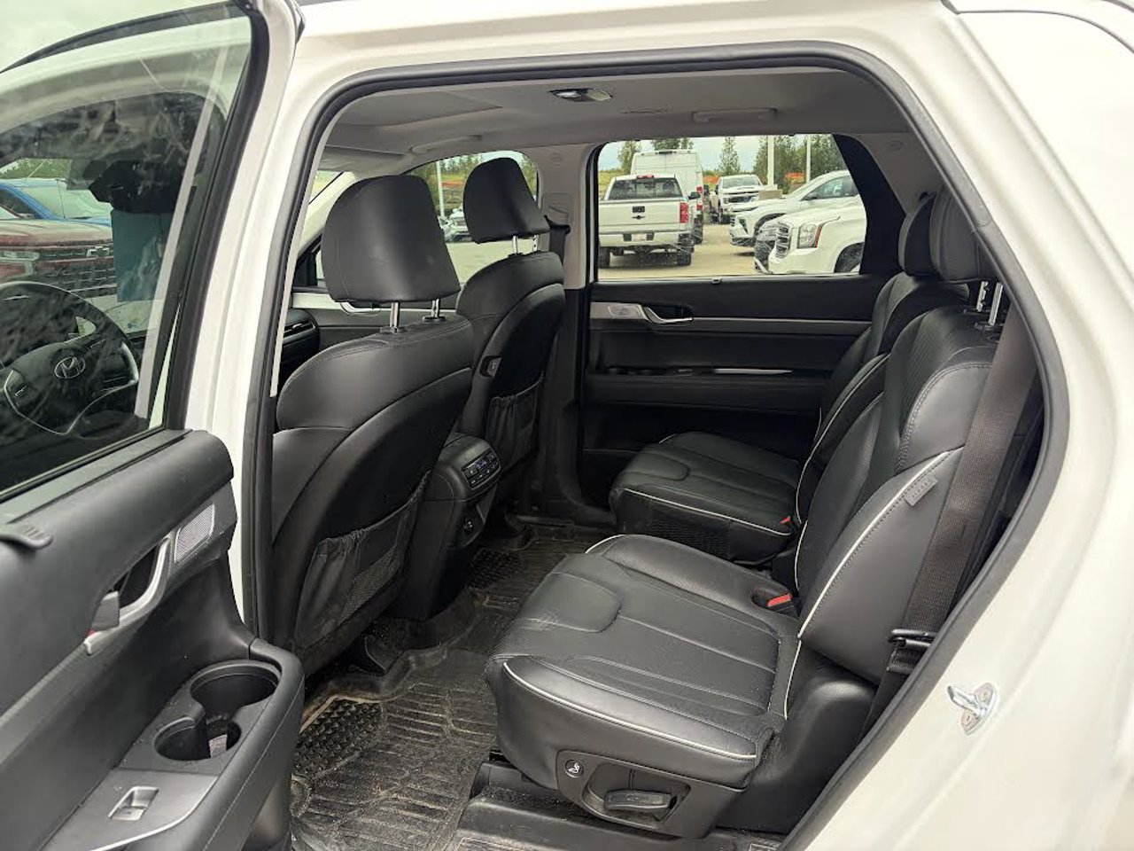 2024 Hyundai Palisade Urban 7-Passenger AWD White Sherwood Park - photo #5