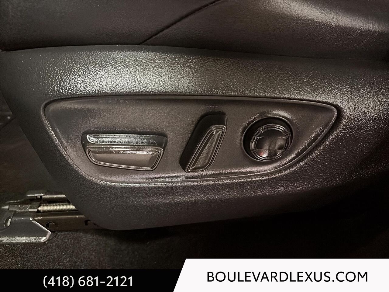 Toyota RAV4 Prime (PHEV) 19285A 2023 Argent Québec - photo #9