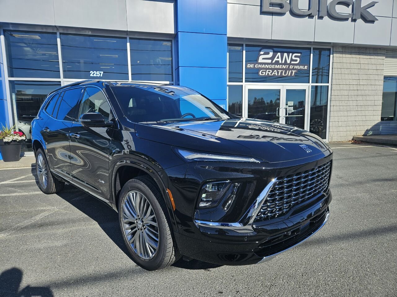 Buick Enclave Avenir 4 portes TI 2027 Ébène crépuscule métallisé Thetford Mines - photo #1