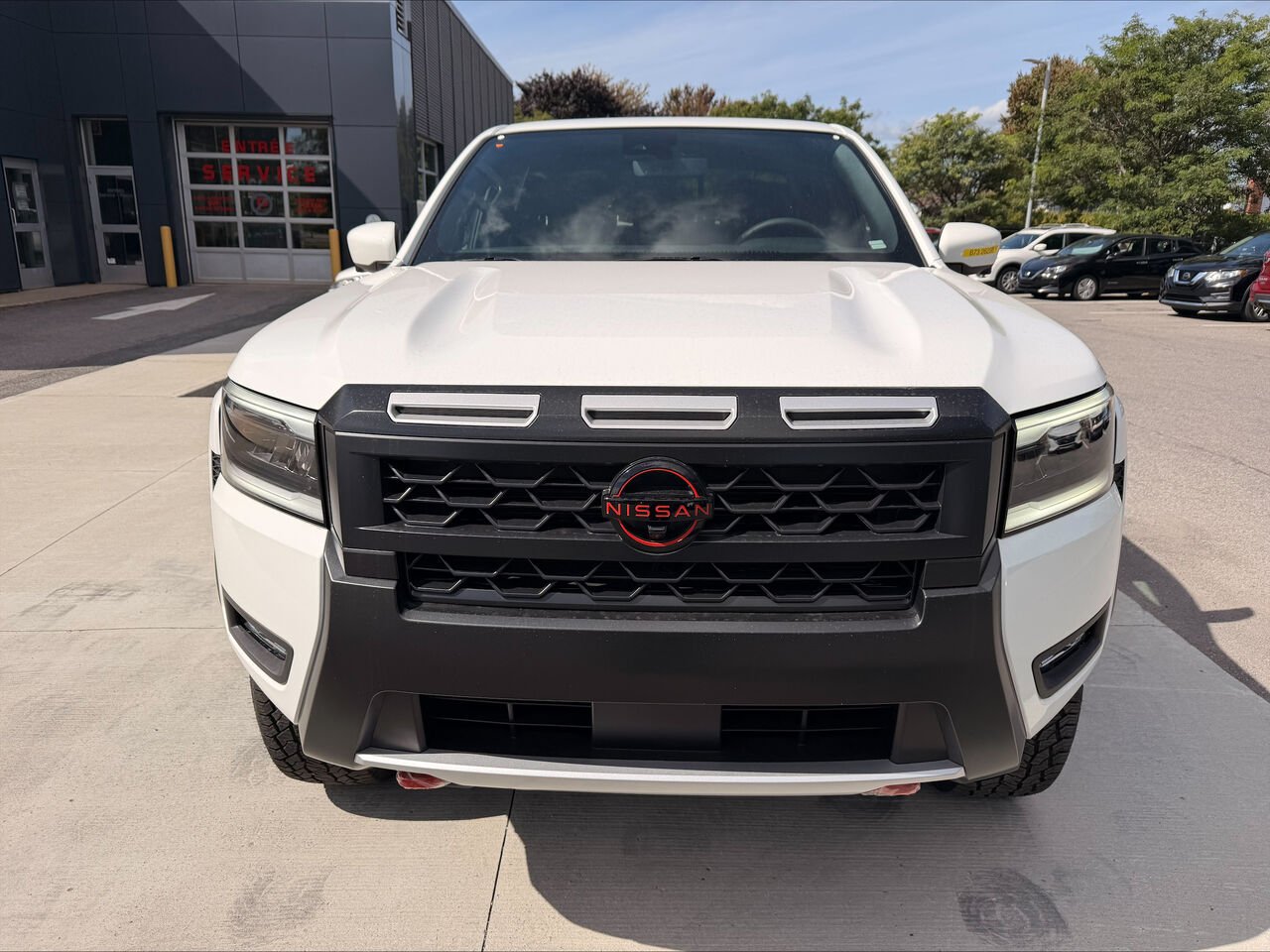 NISSAN Frontier FRONTIER CREW CAB PRO-4X LUXE SWB 2026 Blanc glacier Châteauguay - photo #1