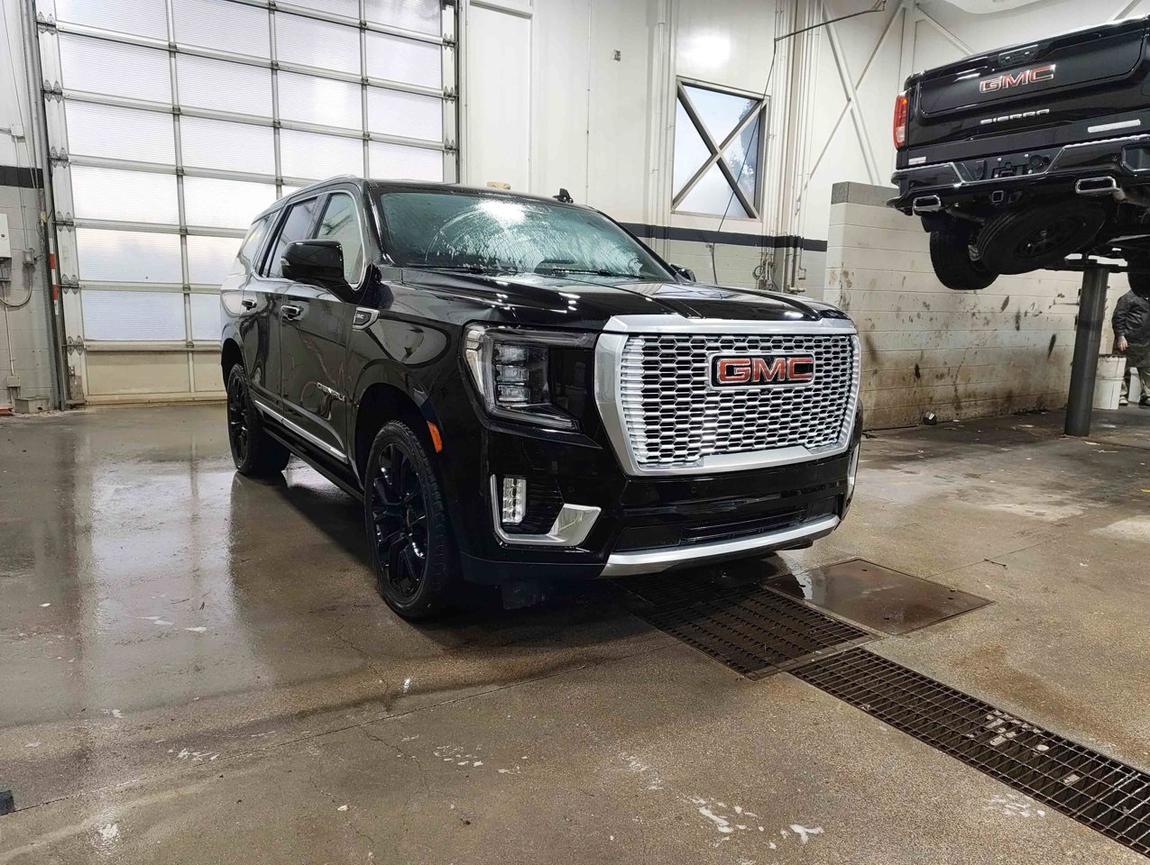 2022 GMC Yukon 4WD 4dr Denali Black Sherwood Park - photo #2