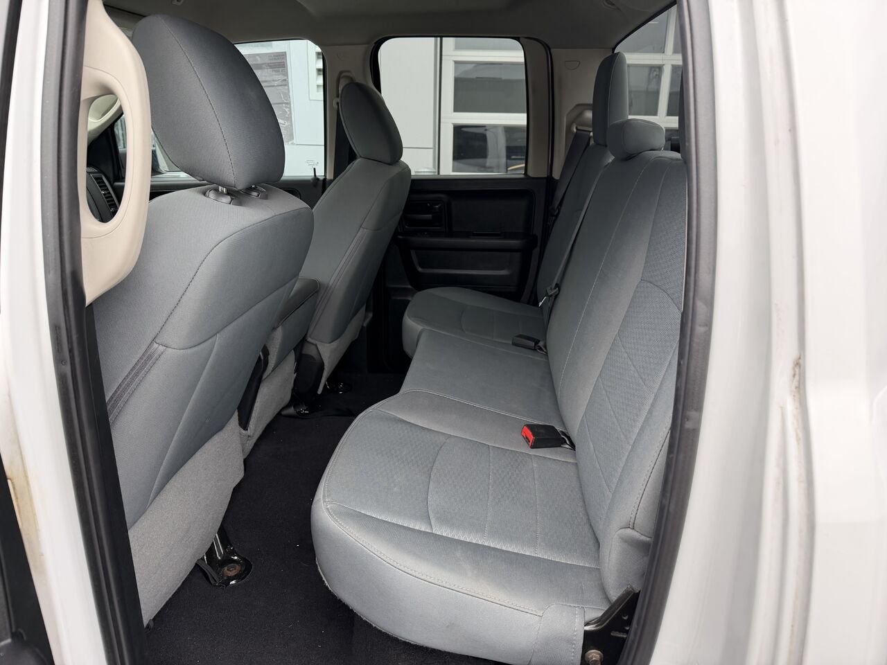 2019 Ram 1500 Classic White Saint-Eustache - photo #8