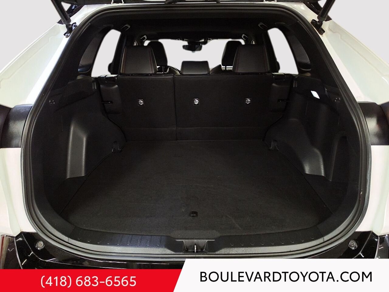 2023 Toyota RAV4 Prime 100244A-73 | XSE, AWD White Québec - photo #22
