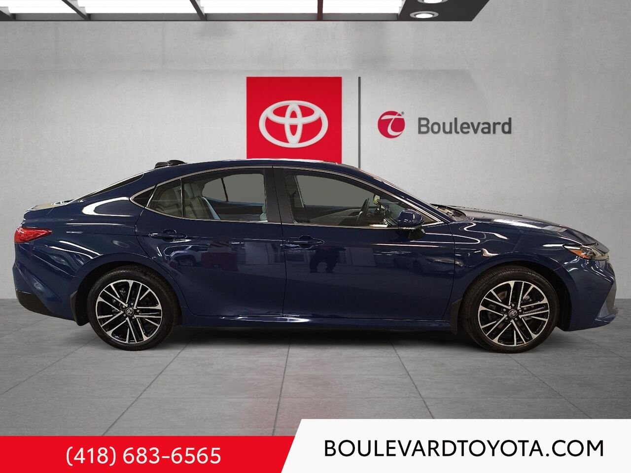 2025 Toyota Camry 531872-25 | XLE, HYBRIDE, AWD Blue Québec - photo #2