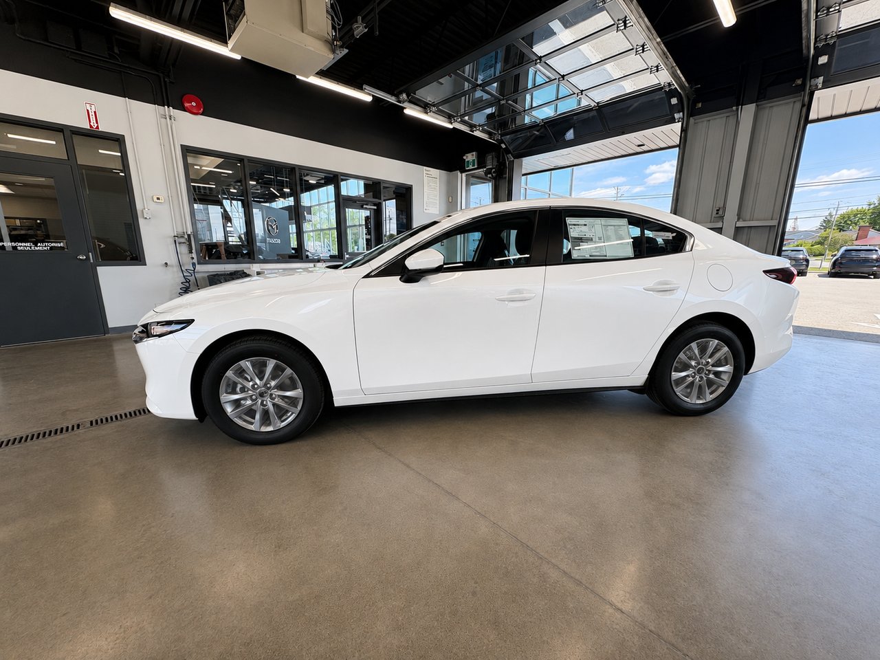 2026 MAZDA Mazda3 GX TA Snowflake White Pearl Châteauguay - photo #1