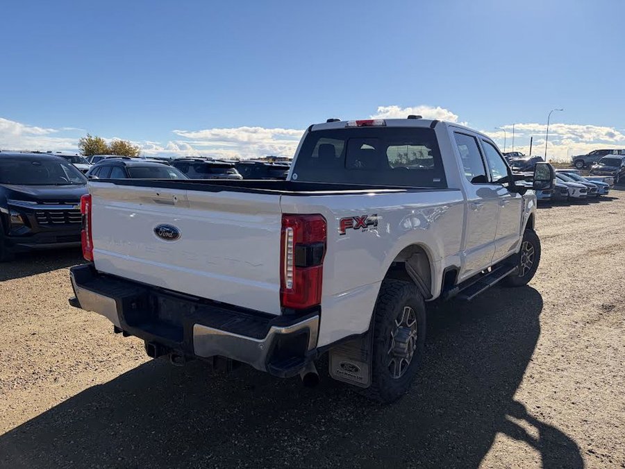 2023 Ford Super Duty F-350 SRW LARIAT White