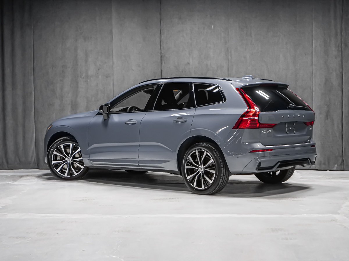 Volvo XC60 B6 PLUS DARK CLIMAT JANTES 20 PO 2023 Gris Montréal - photo #3
