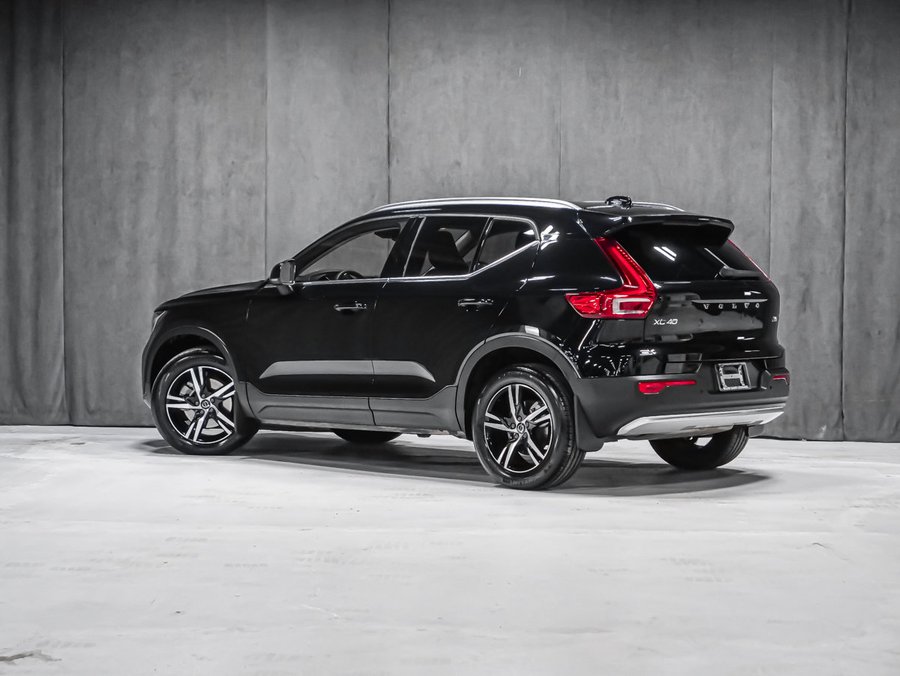 2025 Volvo XC40 B5 CORE BRIGHT CLIMATE Black