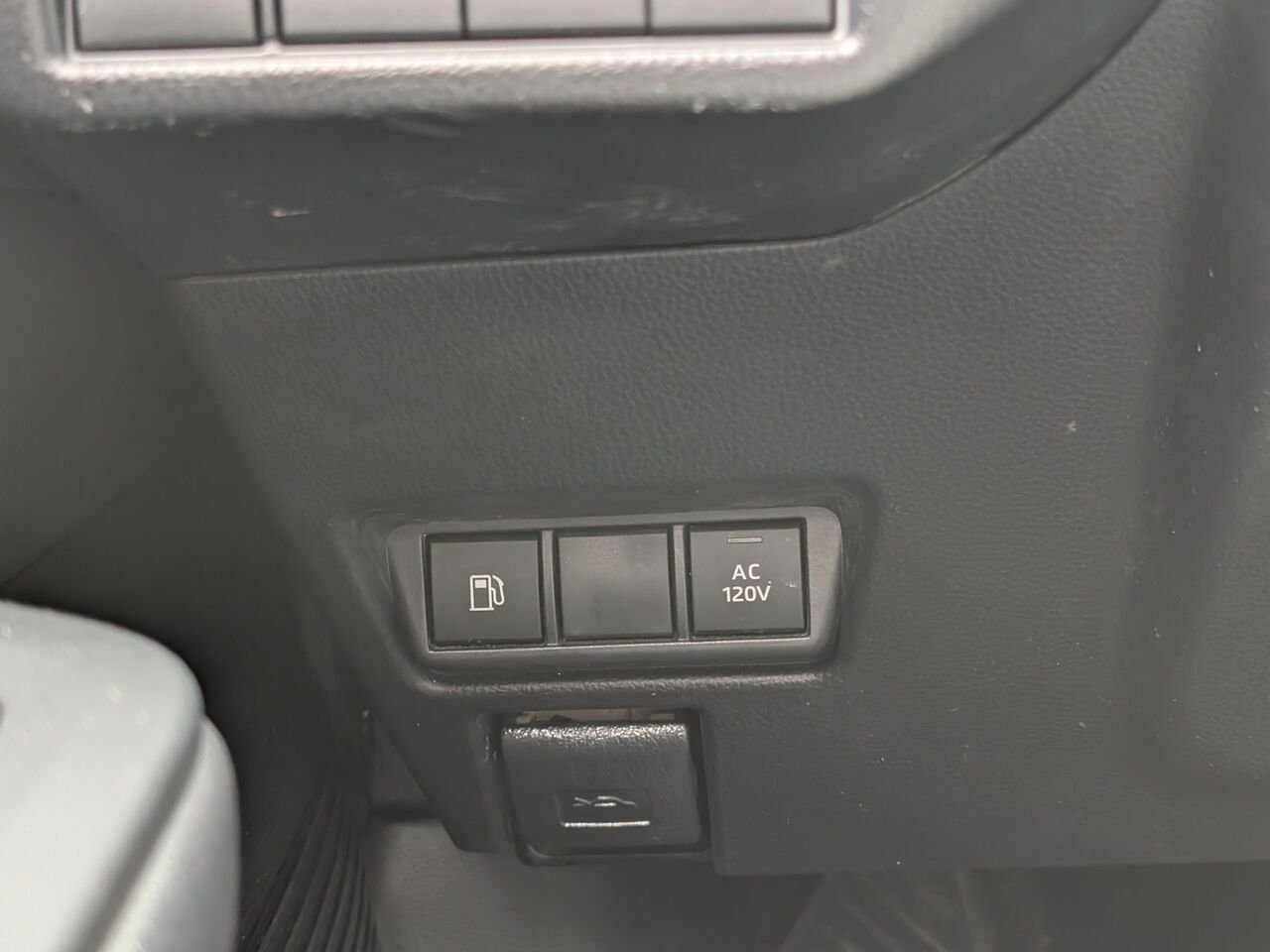 Toyota Prius Prime SE/SIÈGES CHAUFFANTS/VOLANT CHAUFFANT/AC/BLUETOOTH/CAMERA DE RECUL 2023 Blanc Sherbrooke - photo #13