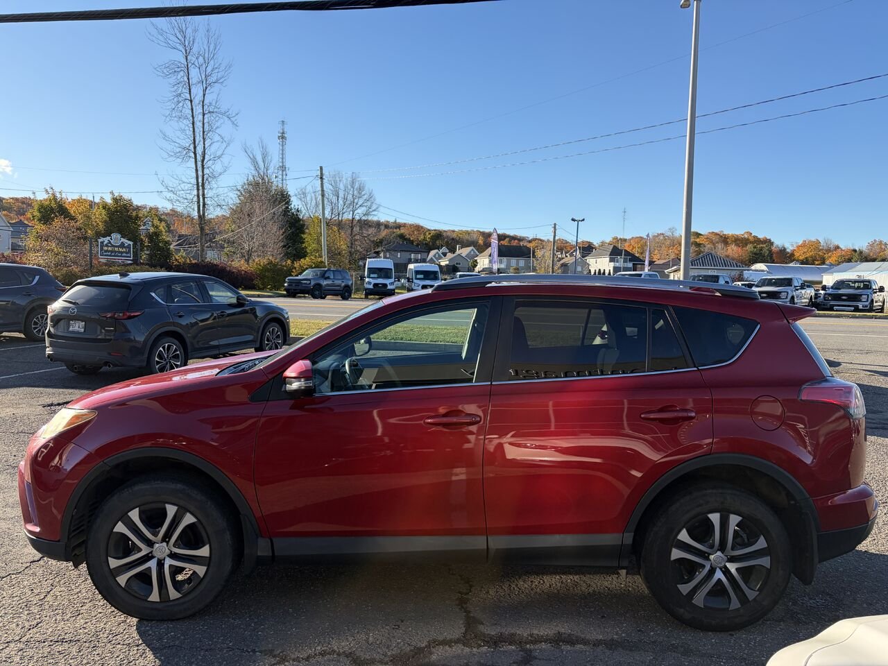 Toyota RAV4 4 portes LE traction avant 2017 Rouge Montmagny - photo #7