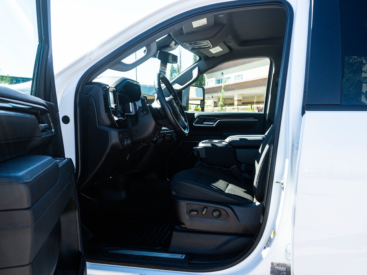 2025 Chevrolet Silverado 2500HD 4WD Crew Cab 159 LT White Sherwood Park - photo #16
