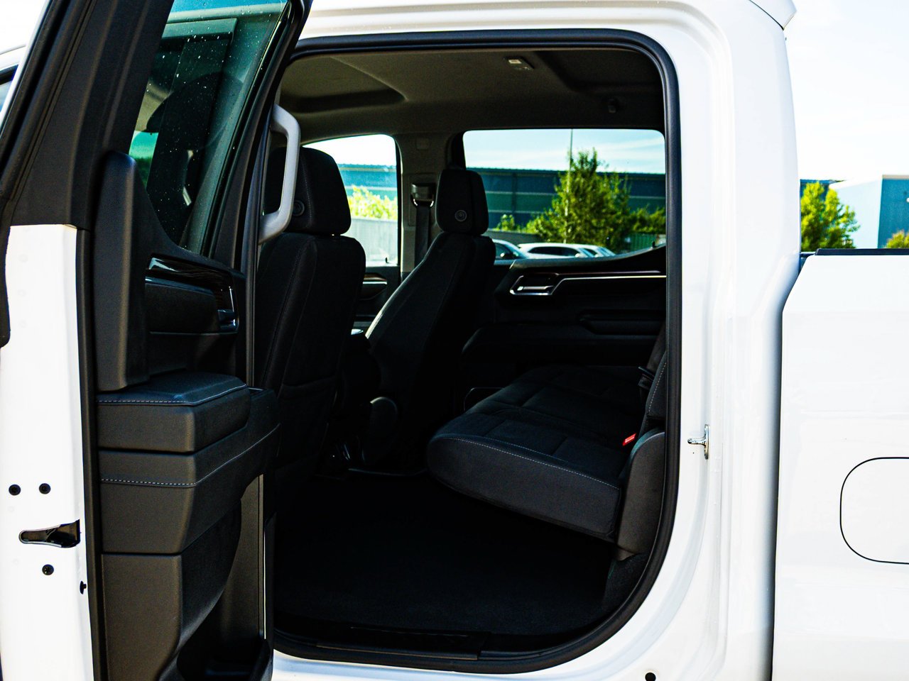 2024 Chevrolet Silverado 1500 4WD Crew Cab 147 RST White Sherwood Park - photo #27